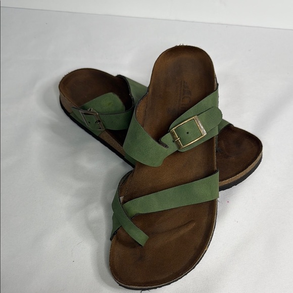 Cliffs by WHITE MOUNTAIN Green and Brown Comfort Sandals - Picture 1 of 6